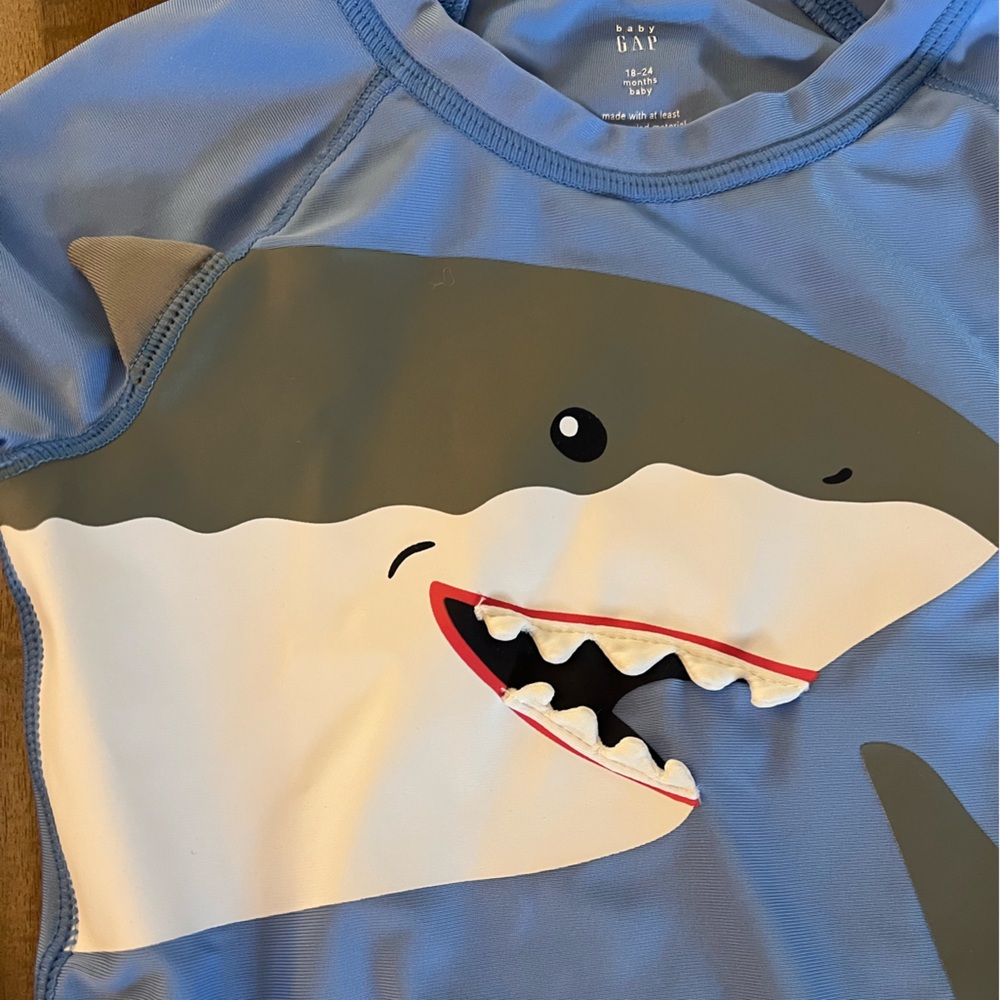 TWO Gap Kids Rashguards - Picture 4 of 9